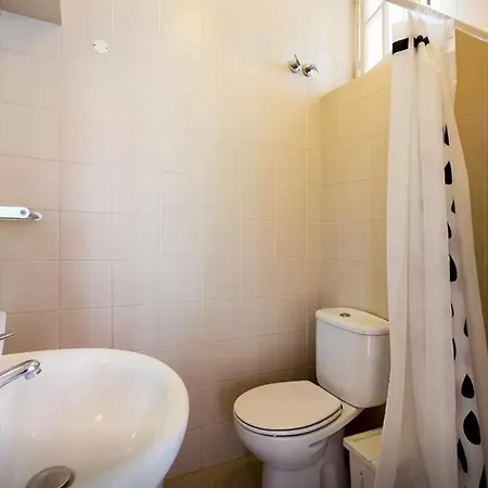 Strawberry Fields - 6 Bedroom At Avenida アパート リスボン